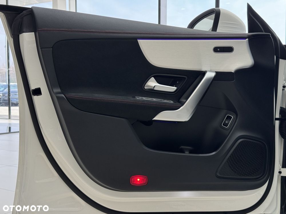 Mercedes-Benz CLA - 12