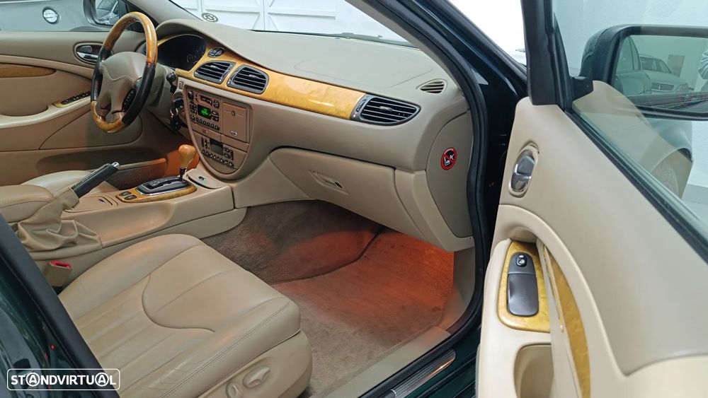 Jaguar S-Type 3.0 V6 Executive Auto. - 7