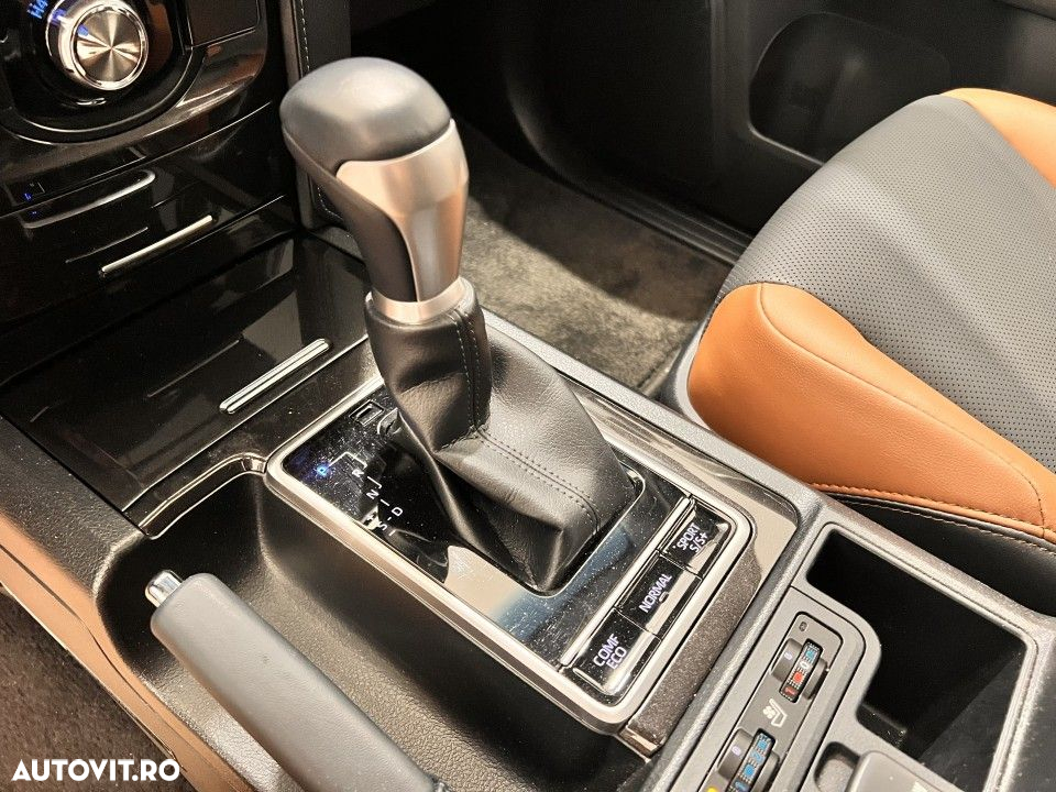 Toyota Land Cruiser - 17