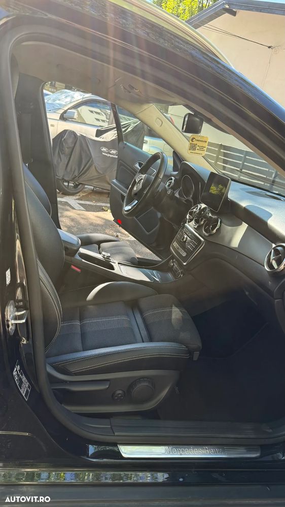 Mercedes-Benz GLA 180 7G-DCT StreetStyle - 18