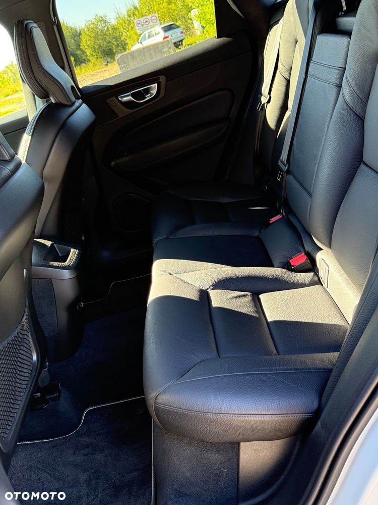 Volvo XC 60 D4 AWD R-Design - 19