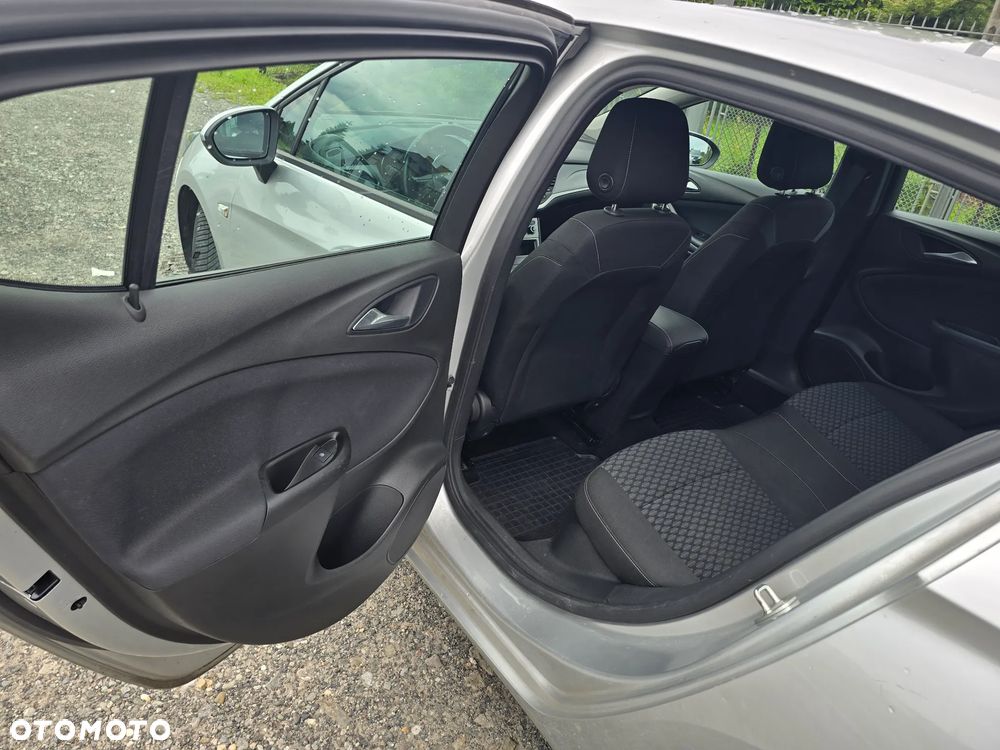 Opel Astra 1.2 T Edition S&S - 9