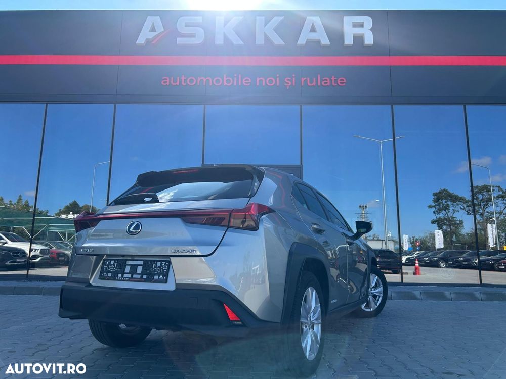 Lexus UX 250h 2.0L HEV 20H- (178 HP) 4X4 CVT Executive - 5