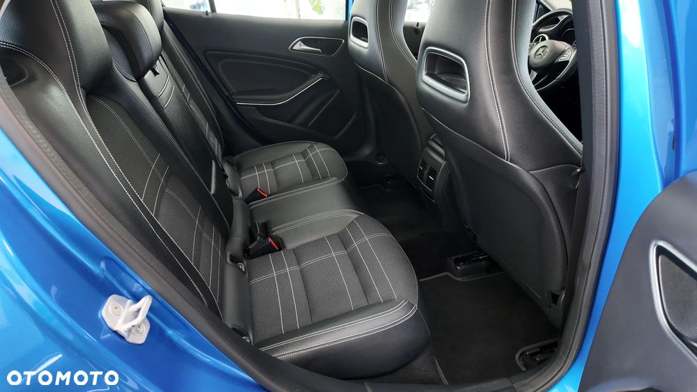 Mercedes-Benz GLA 250 4Matic 7G-DCT UrbanStyle Edition - 18