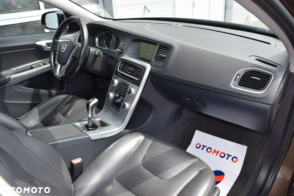 Volvo V60 Cross Country D3 Drive-E Summum - 25