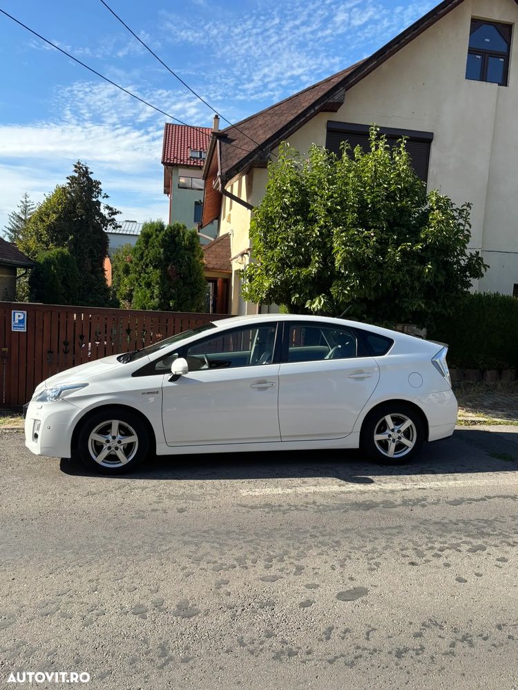 Toyota Prius HSD Sol - 3