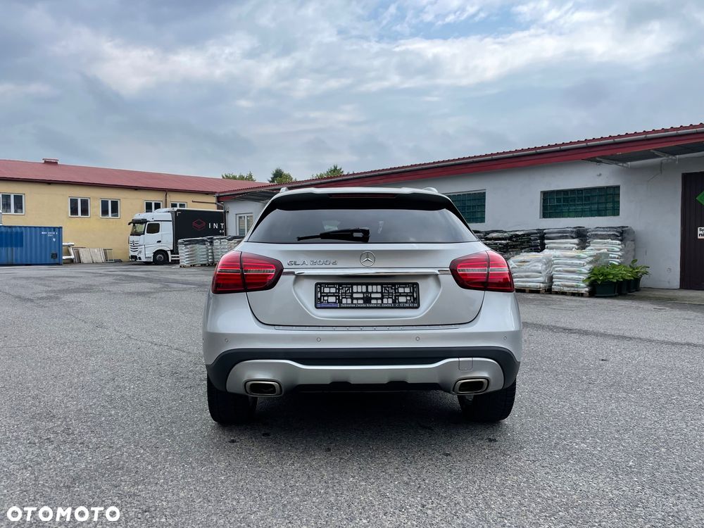 Mercedes-Benz GLA 200 d AMG Line - 13