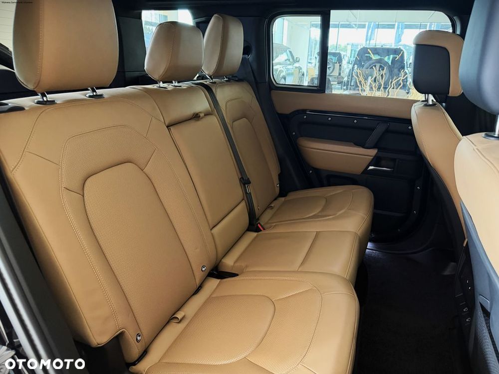 Land Rover Defender - 17