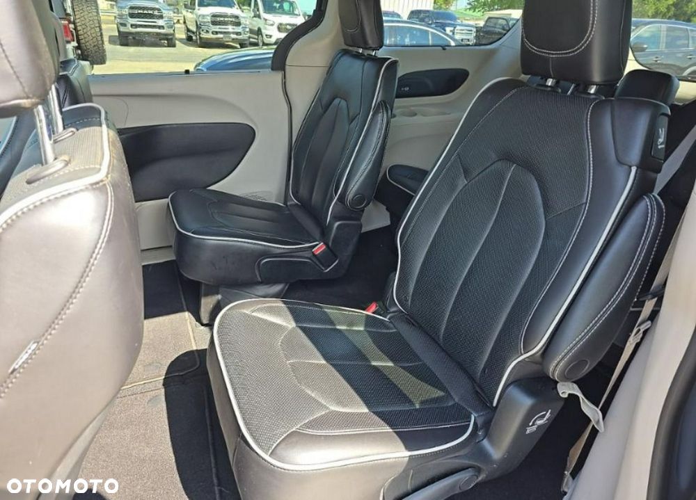 Chrysler Pacifica - 9