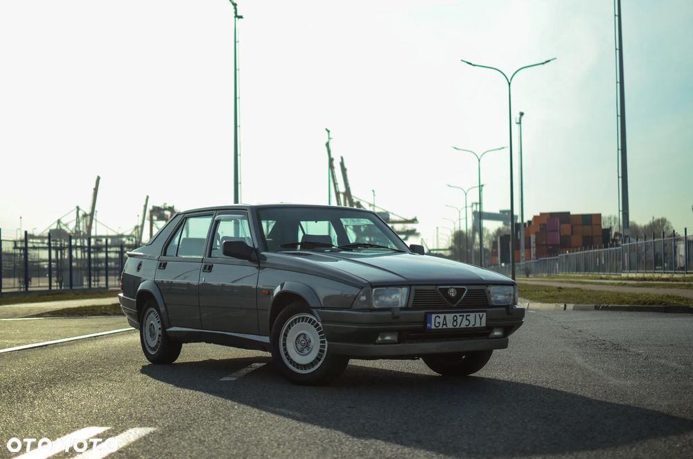 Alfa Romeo 75 2.0 Twin Spark Ltd - 2