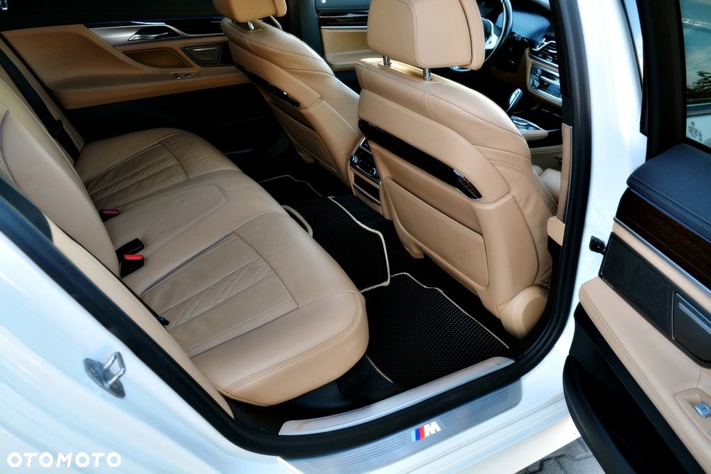 BMW Seria 7 750Li xDrive - 30