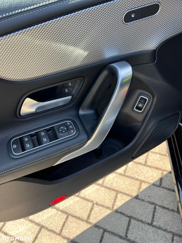 Mercedes-Benz CLA 180 Progressive 7G-DCT - 15