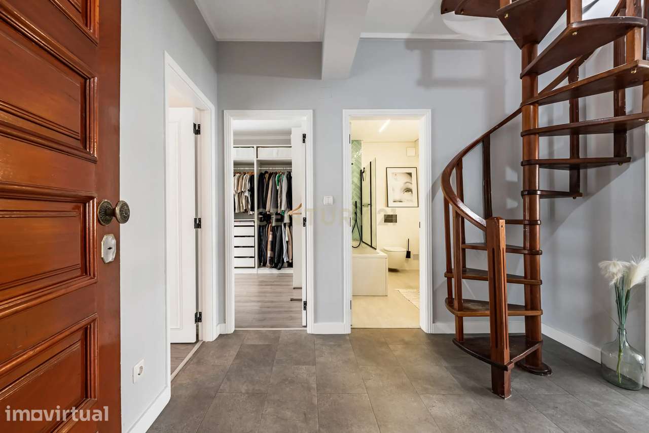 Apartamento T5 Renovado com Sótão em Paio Pires - Grande imagem: 4/38