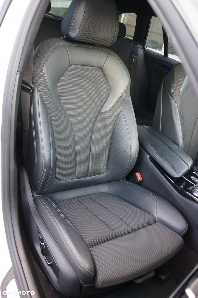 BMW Seria 5 520d xDrive Sport Line - 33