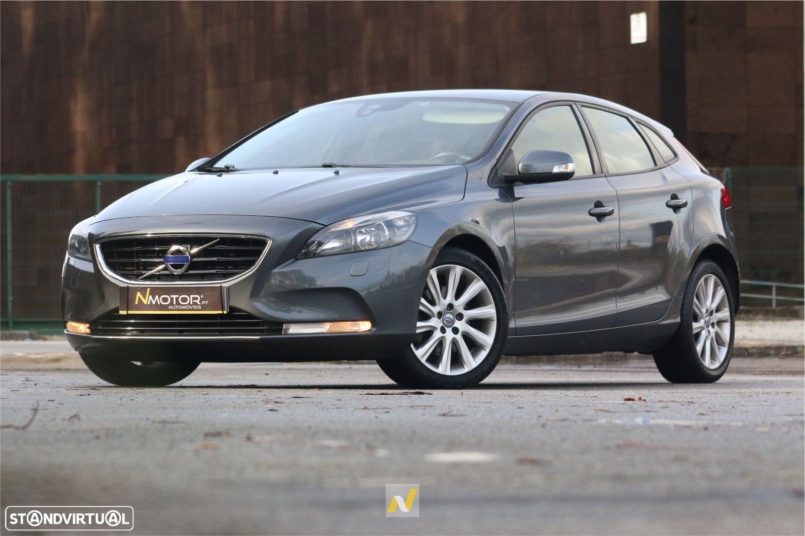 Volvo V40 1.6 D2 Momentum Powershift Eco - 1