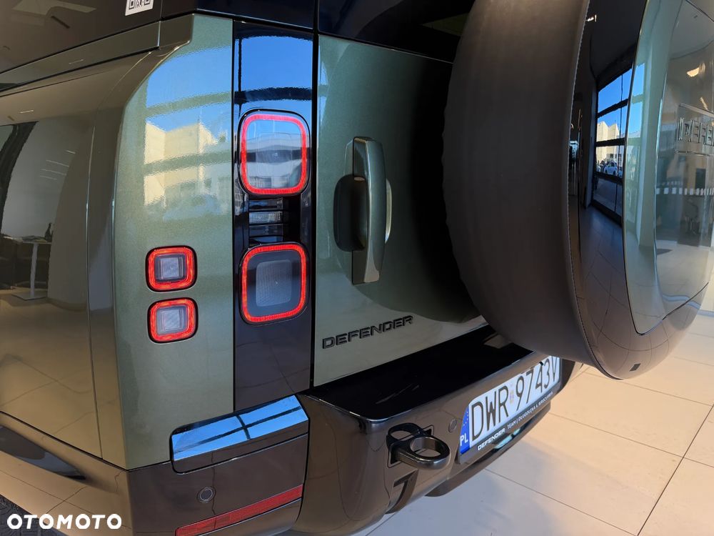Land Rover Defender - 38