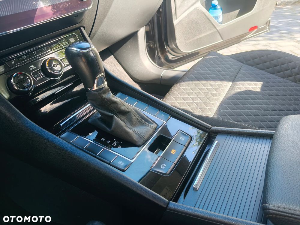 Skoda Superb Combi 2.0 TDI DSG Premium Edition - 27