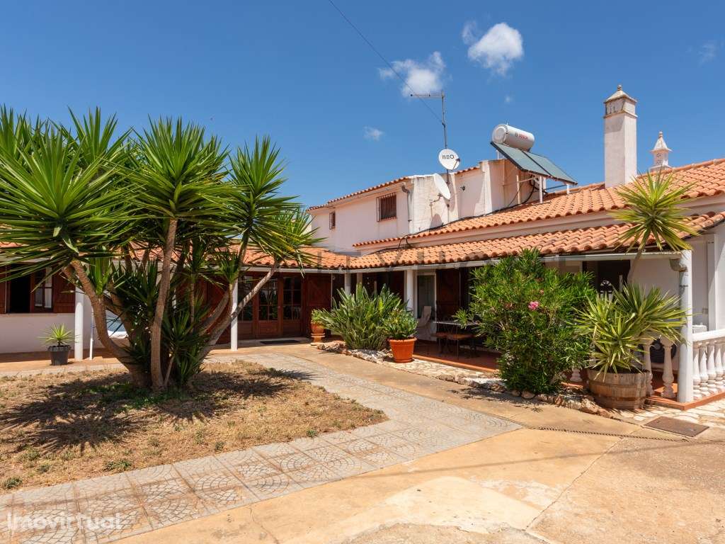 Conjunto de duas moradias com 7 quartos e piscina - Grande imagem: 2/60