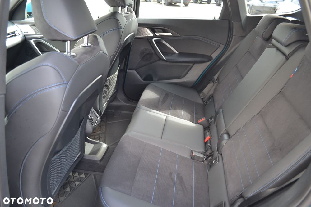 BMW iX1 xDrive30 66.5kWh M Sport - 10