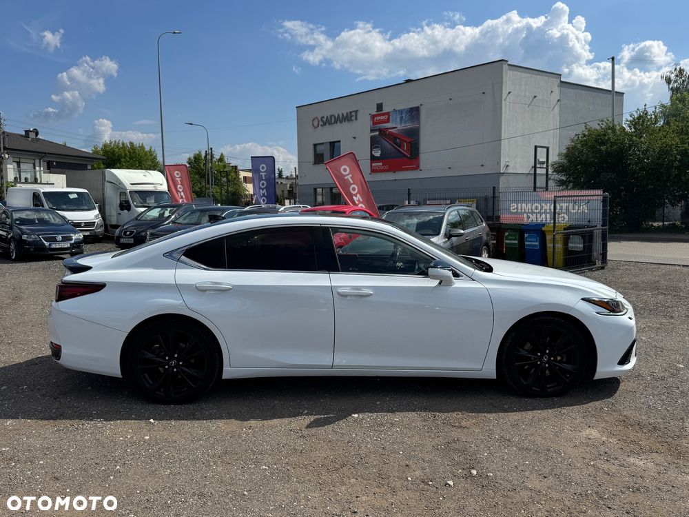 Lexus ES 300h F Sport - 31