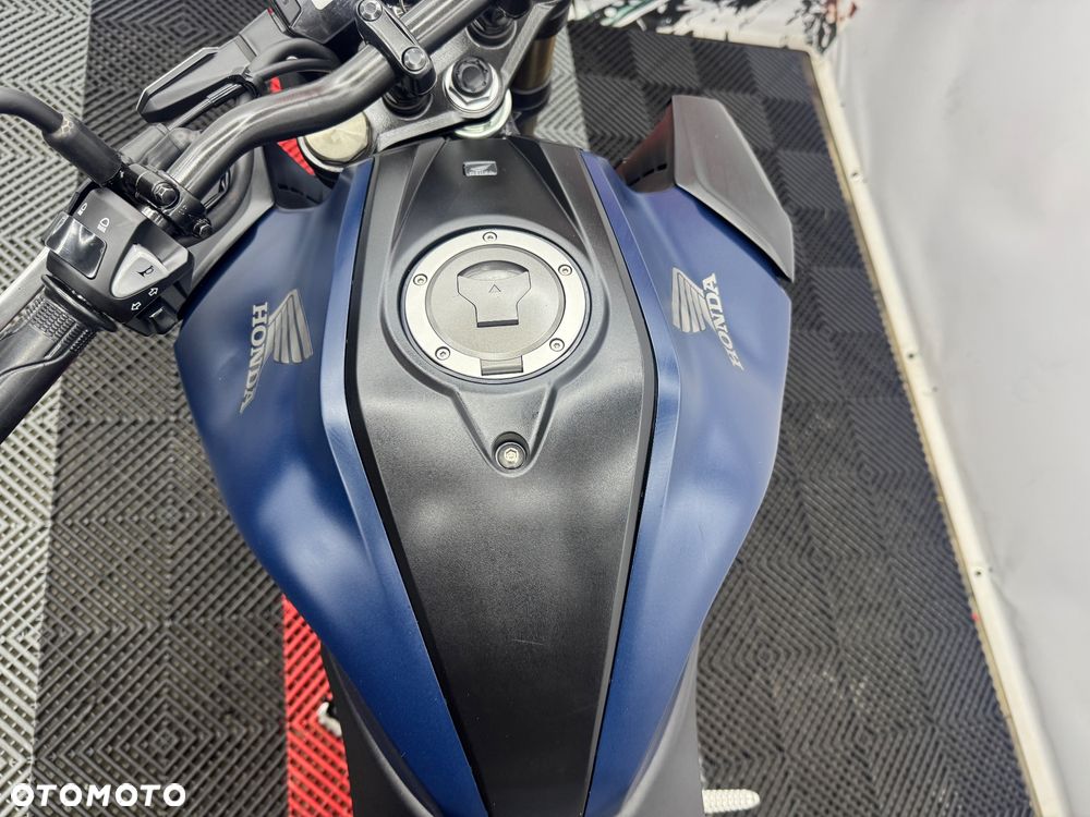 Honda CB - 22