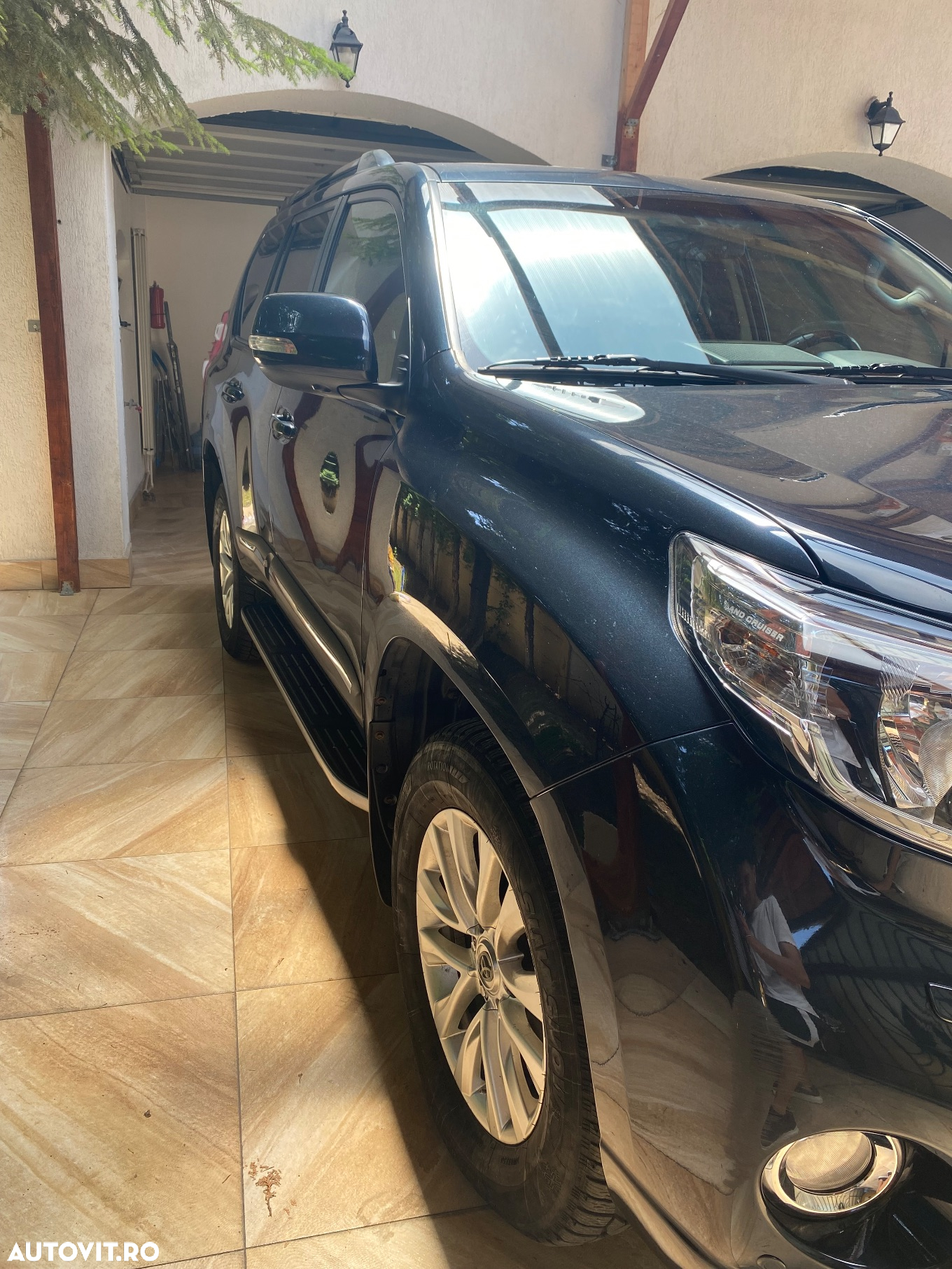 Toyota Land Cruiser - 2