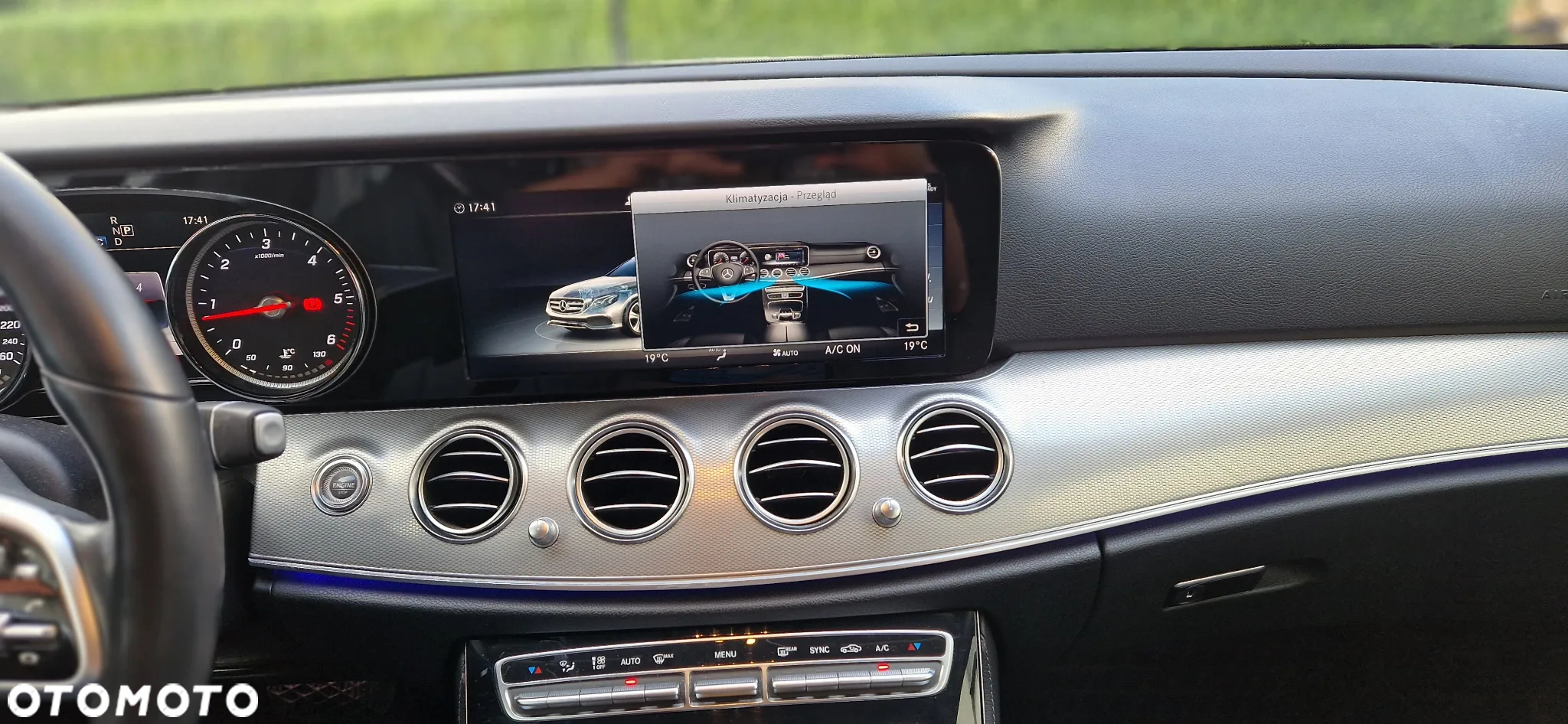 Mercedes-Benz Klasa E 220 d T 9G-TRONIC - 13