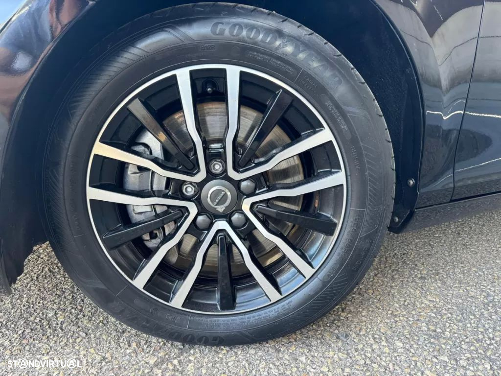 Volvo V40 2.0 D3 Momentum - 4