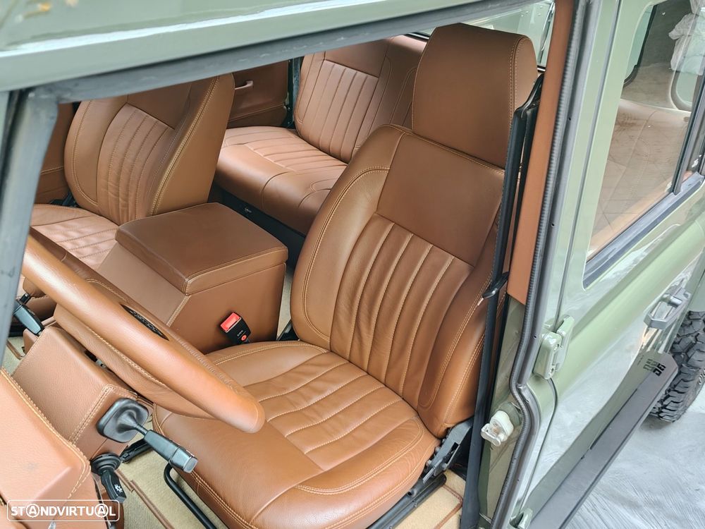 Land Rover Defender 130 - 17