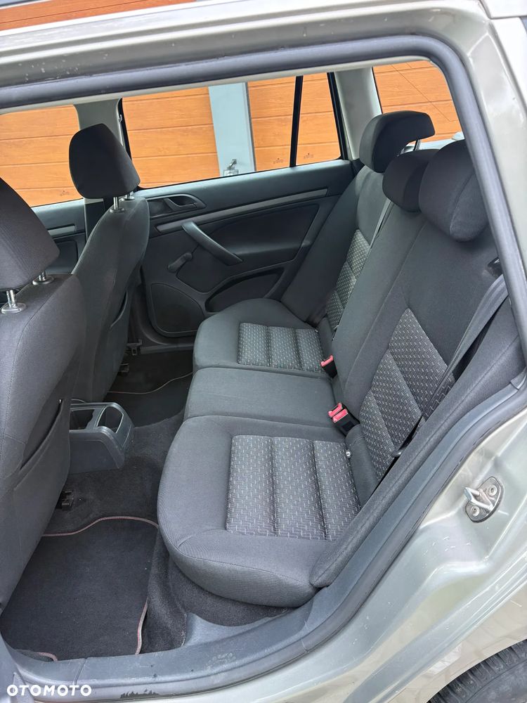 Skoda Octavia 1.6 Combi - 11