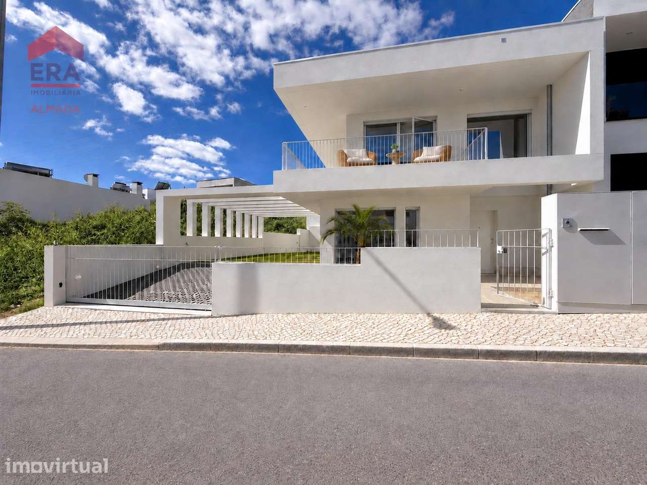 Moradia T4 com piscina privativa em Almada - Grande imagem: 2/29