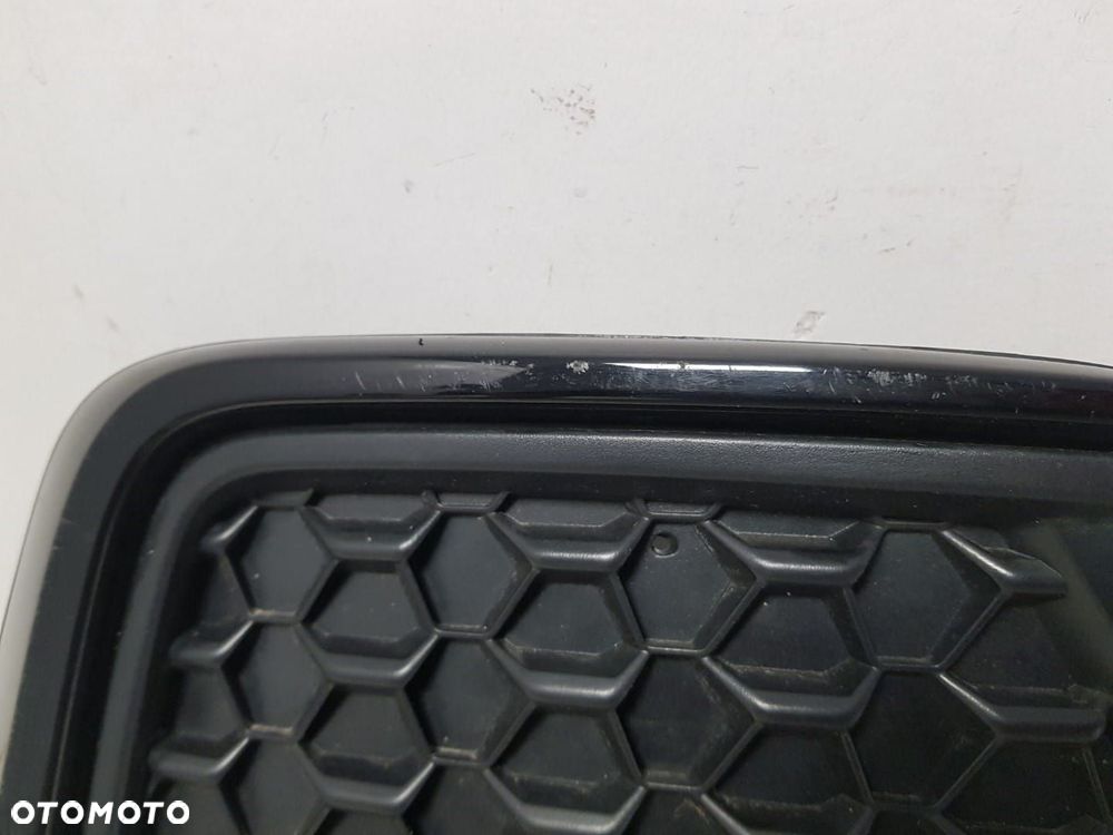 ORYGINALNA KRATKA ZDERZAKA PRAWA PRZEDNIA PRZÓD PRAWY AUDI A1 II 2 82A  82A807682E - 3