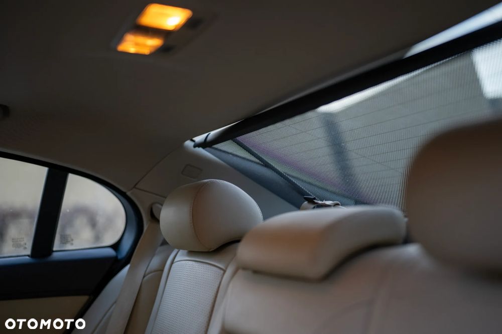 Jaguar XF 2.7 V6 D Premium Luxury - 25