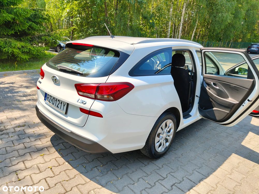 Hyundai i30 1.6 D Classic + - 27