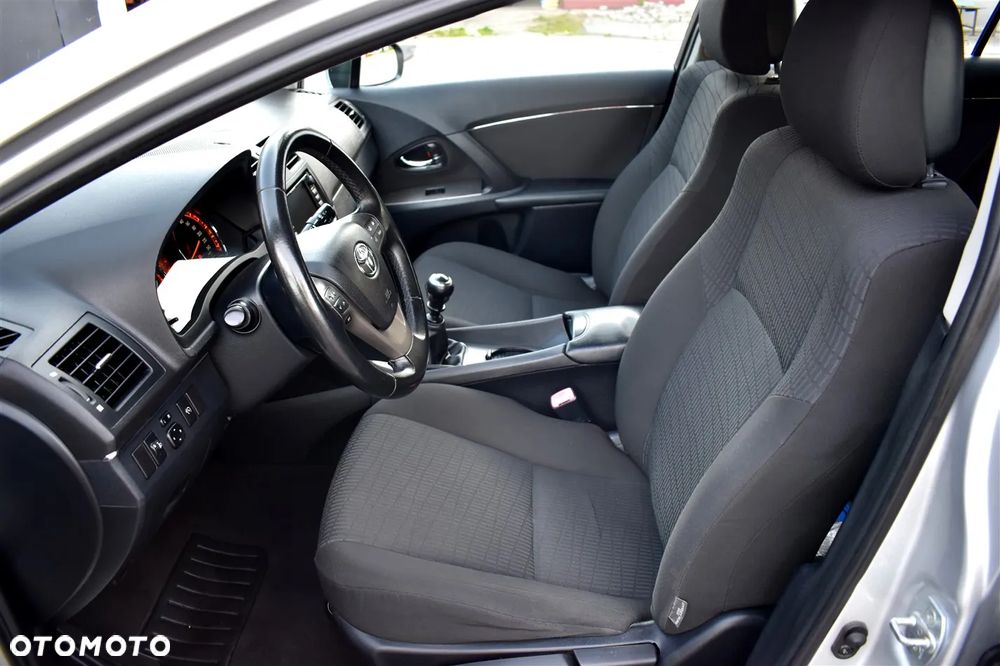 Toyota Avensis 1.8 Sol NAVI - 16