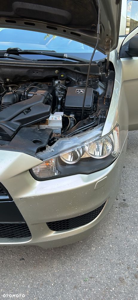 Mitsubishi Lancer 1.5 - 9