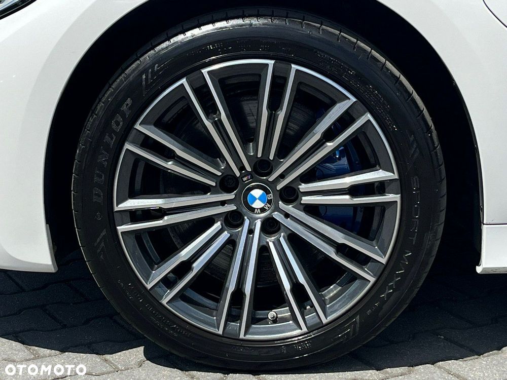 BMW Seria 3 330e xDrive M Sport - 16