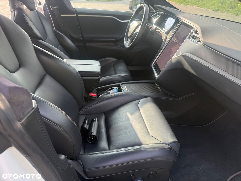 Tesla Model S - 21