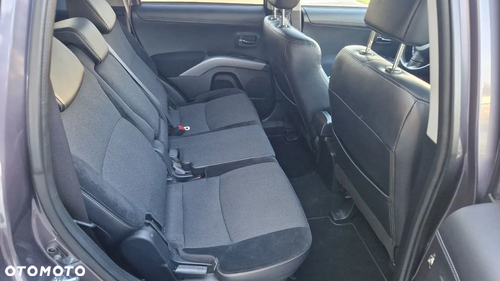 Mitsubishi Outlander 2.0 Invite 2WD - 14