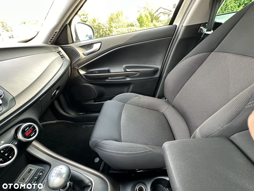 Alfa Romeo Giulietta 2.0 JTDM Distinctive - 29