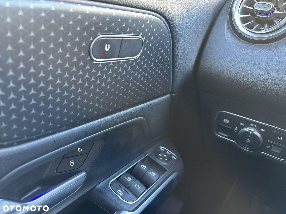 Mercedes-Benz EQB - 26