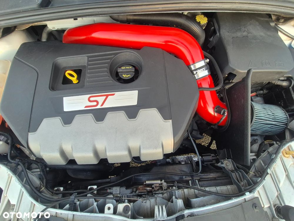 Ford Focus 2.0 EcoBoost ST - 13