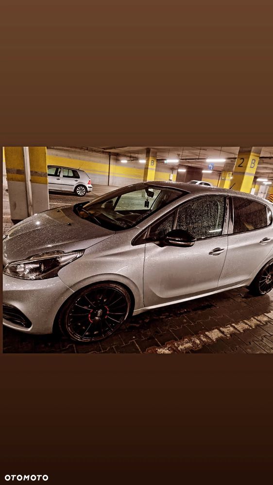Peugeot 208 - 5