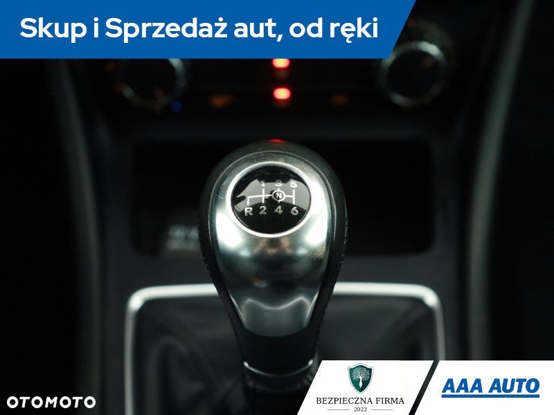 Mercedes-Benz GLA - 14