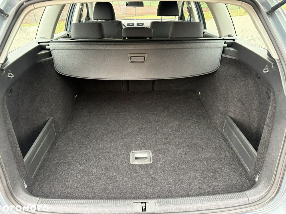 Volkswagen Passat - 11