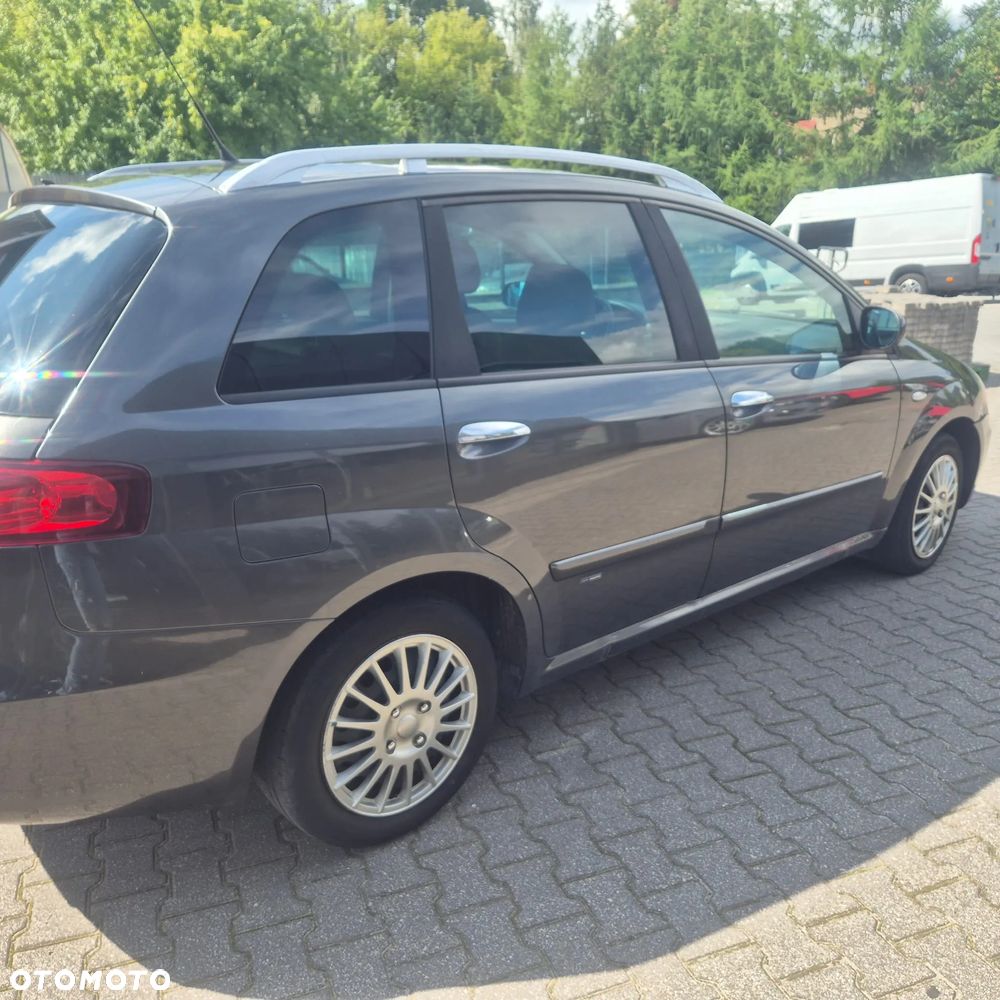 Fiat Croma 2.2 16V Emotion - 3