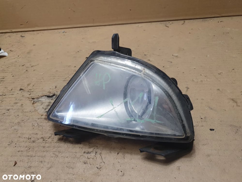 FORD FIESTA MK6 LAMPA HALOGEN PRZECIWMGIELNY PRAWY 2S61-15K201-A - 2