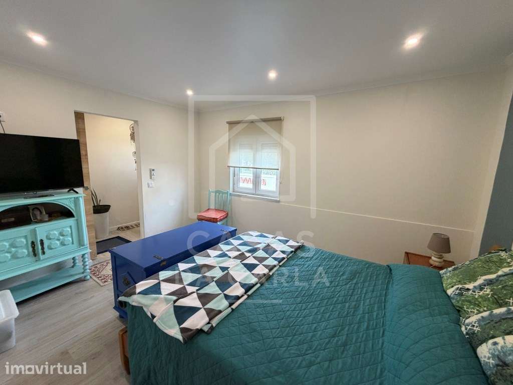 Moradia T2 com garagem e piscina completamente renovada em Canhestros - Grande imagem: 4/32