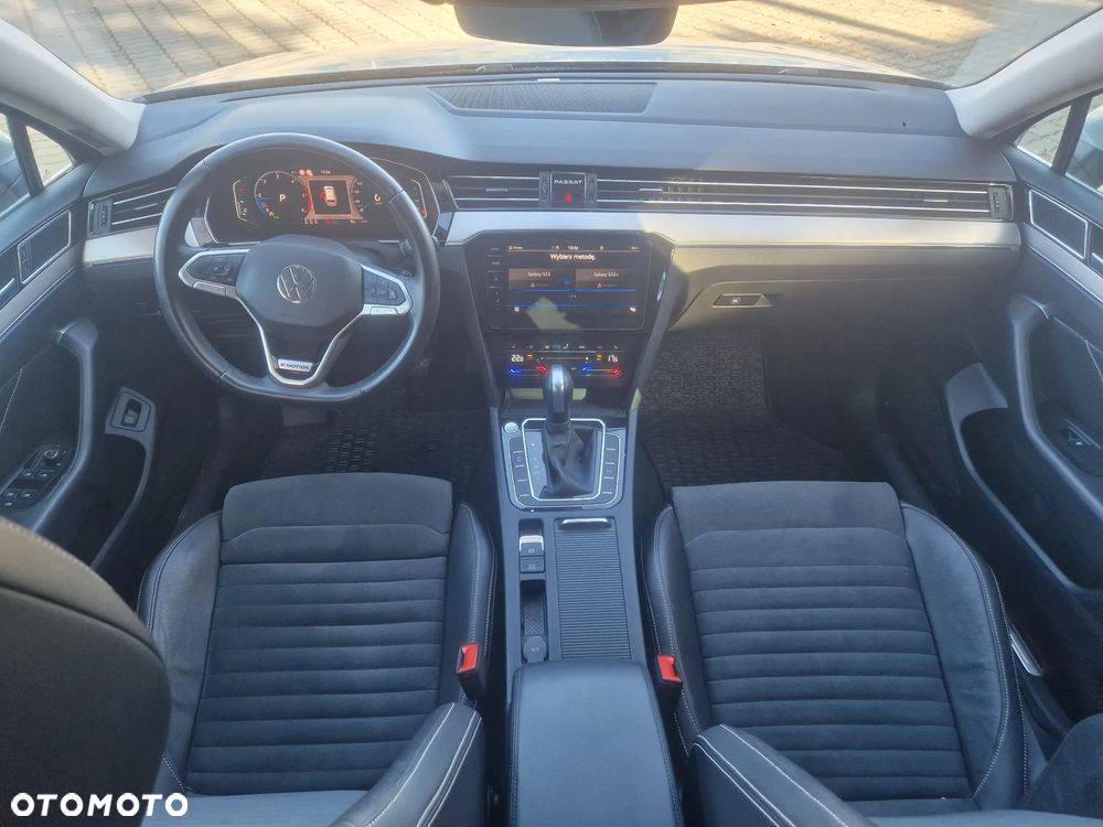 Volkswagen Passat Variant 2.0 TDI SCR DSG 4Motion Business - 16