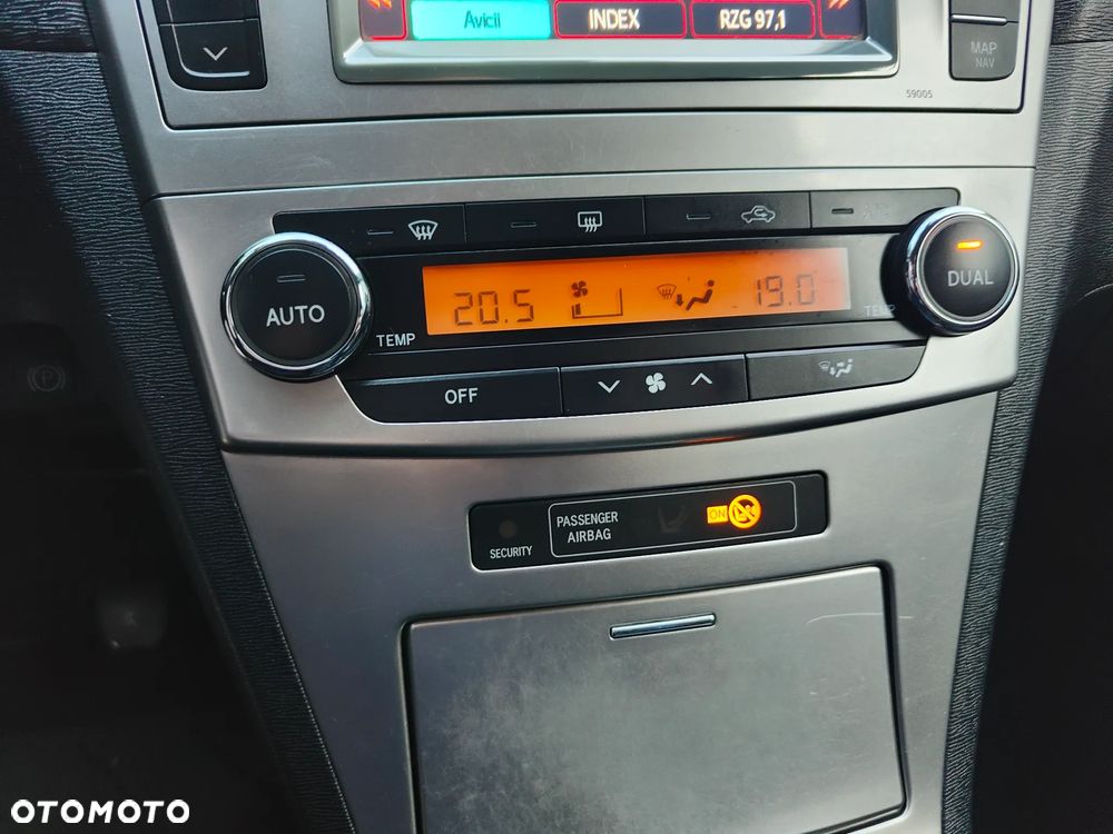 Toyota Avensis - 18
